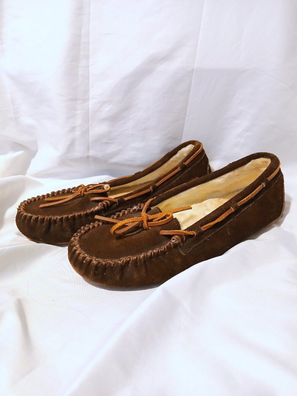 Minnetonka Brown Suede Moccasin Slippers 10 Cozy Shearling Lined Classic Comfort